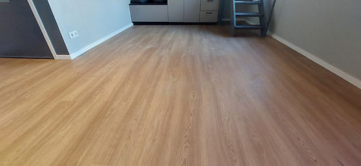 Instalare pardoseala LVT rezistenta la apa si finisaje de precizie - Klusman