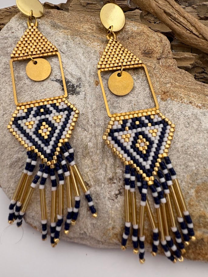 Miniature : boucles d'oreilles nafi créée par akemi bijoux en tissage miyuki et un support en acier inoxydable et des franges