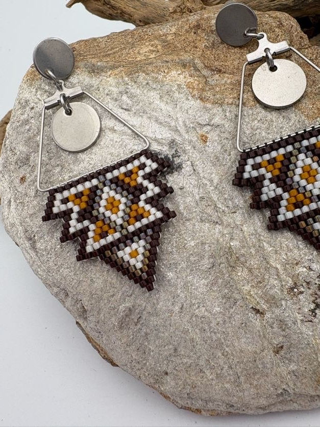 Miniature : Boucles d'oreilles tisées à la main en perles miyuki dans mon atelier en bretagne