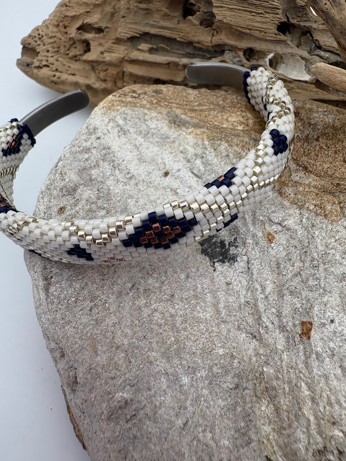Miniature : bracelet maya en perles miyuki tissé sur un support en acier inoxydable