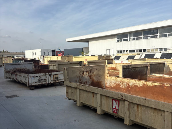 Terrain de Benne ampliroll industrielle a louer