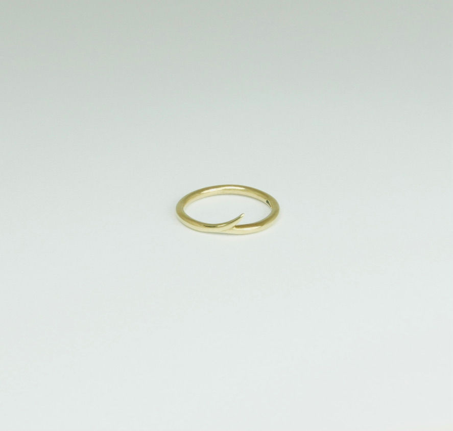 Thumbnail: India Flick ring in 9ct gold