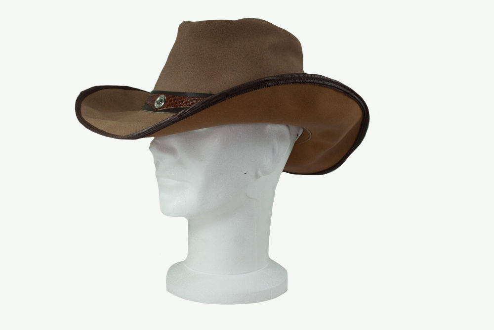 Leren beige western hoed met een donkere rand. Maat S