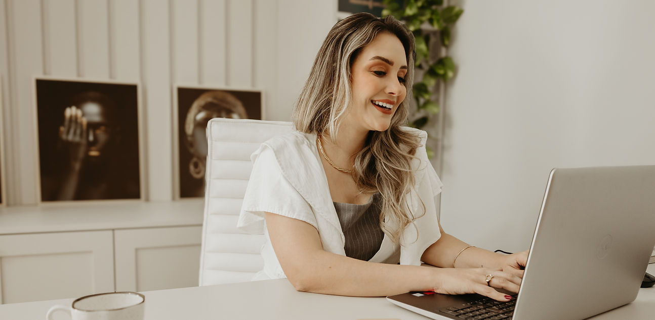 dra nathália chiochetta sebben escrevendo matéria para o blog