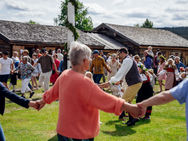Fira midsommar vid Idre Hembygdsgård