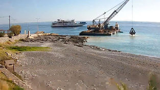 Με γρήγορους ρυθμούς προχωρούν οι νέες υποδομές στο λιμάνι της Αγιάς Ρουμέλης.