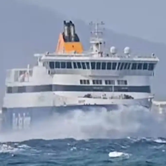 BLUE STAR NAXOS: «Μάχη» με τα κύματα για την προσέγγιση στη Νάξο