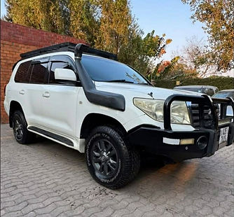 Land Cruiser with snorkel 1.jpeg