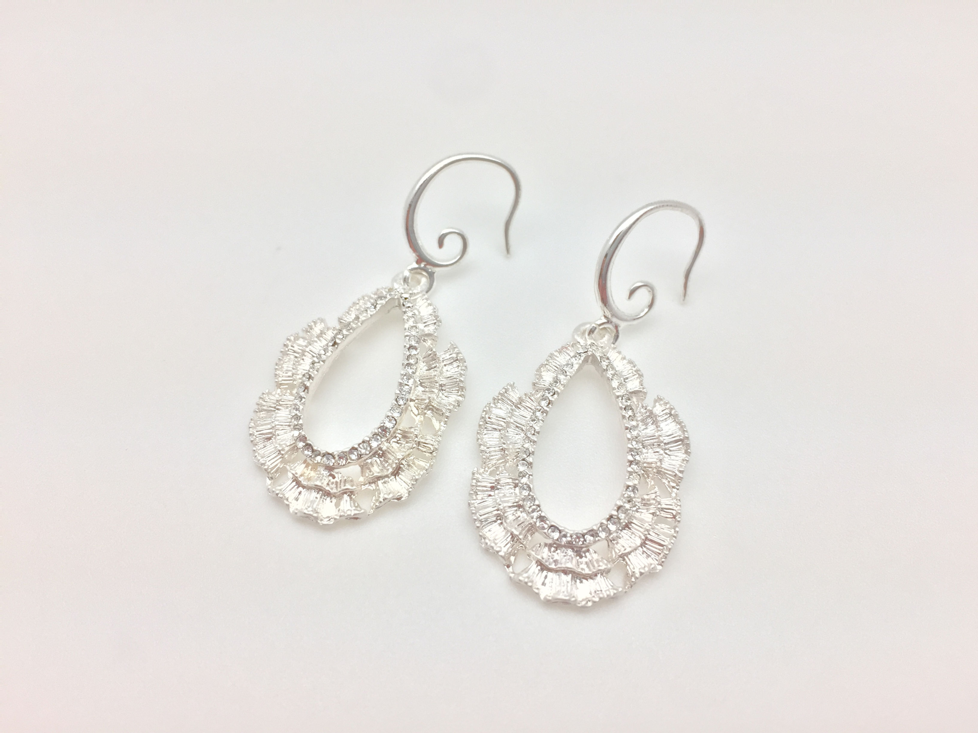 ES48 Silver Sparkling Lace Brocade Earrings
