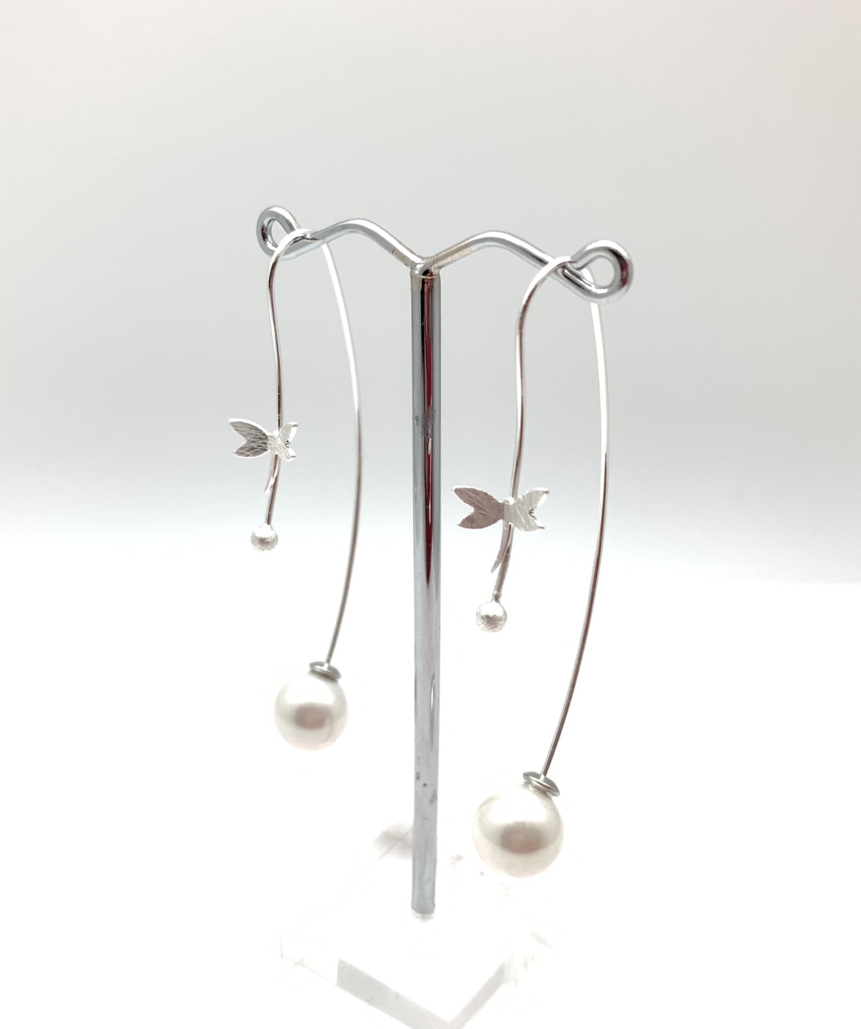 Thumbnail: ES434 Silver Tombo Pearl Swing Earrings