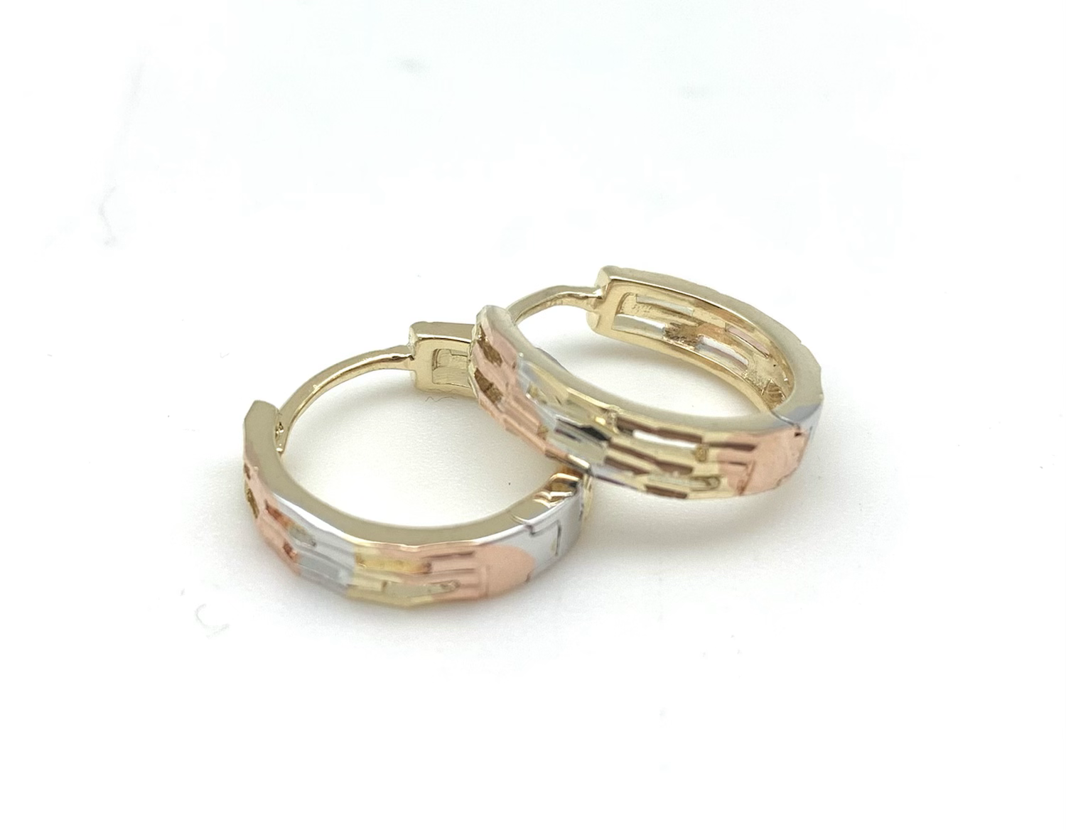 H179 Tri color 15mm huggies