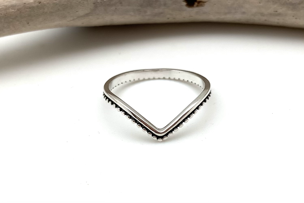 Thumbnail: SR29 Silver Bead and Shiny V ring all the way around 4-10