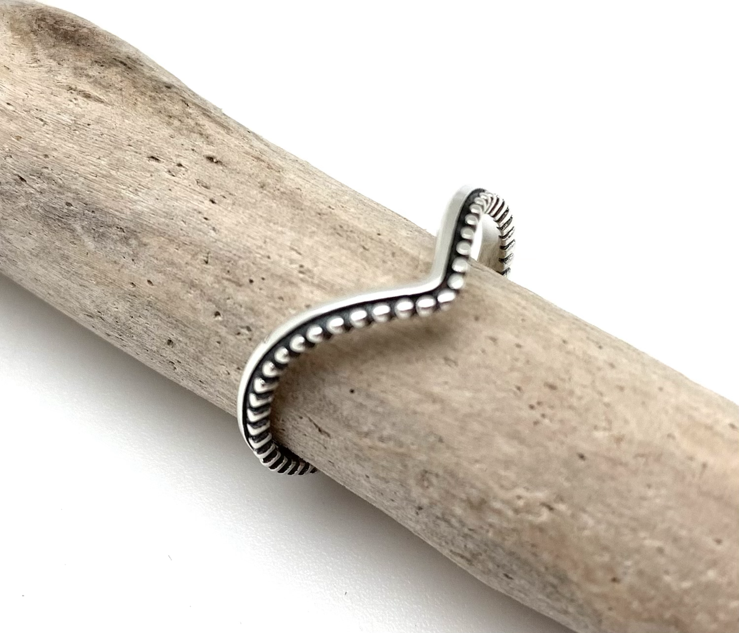 SR29 Silver Bead and Shiny V ring all the way around 4-10