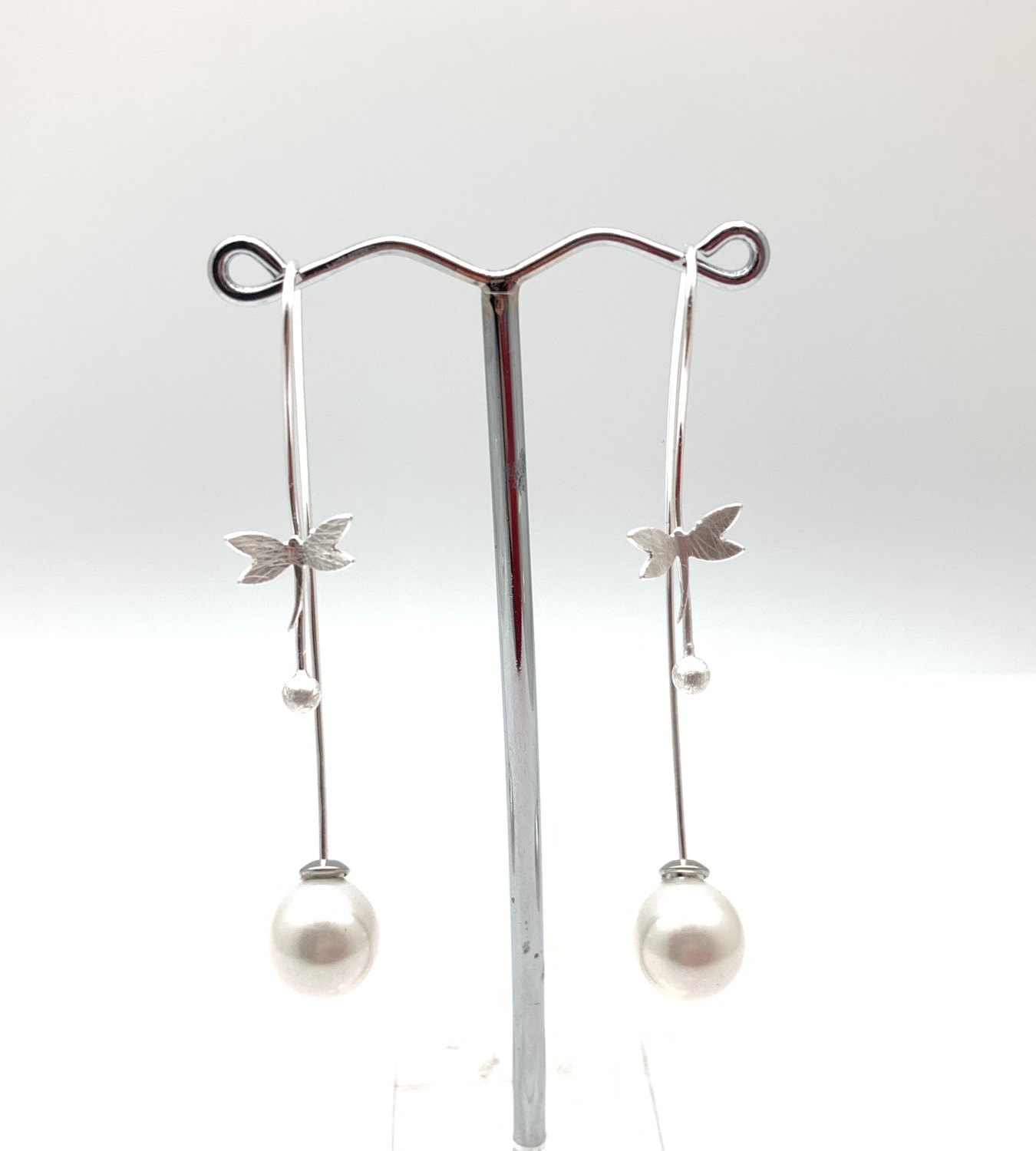 Thumbnail: ES434 Silver Tombo Pearl Swing Earrings