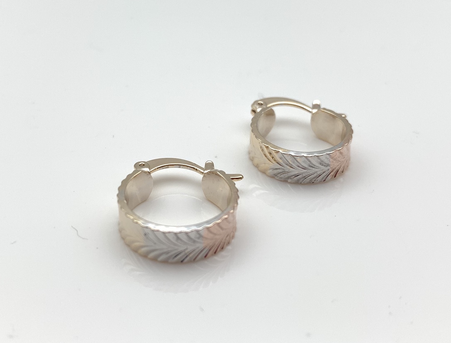 H132 Tricolor Leaf Pattern Small Hoop