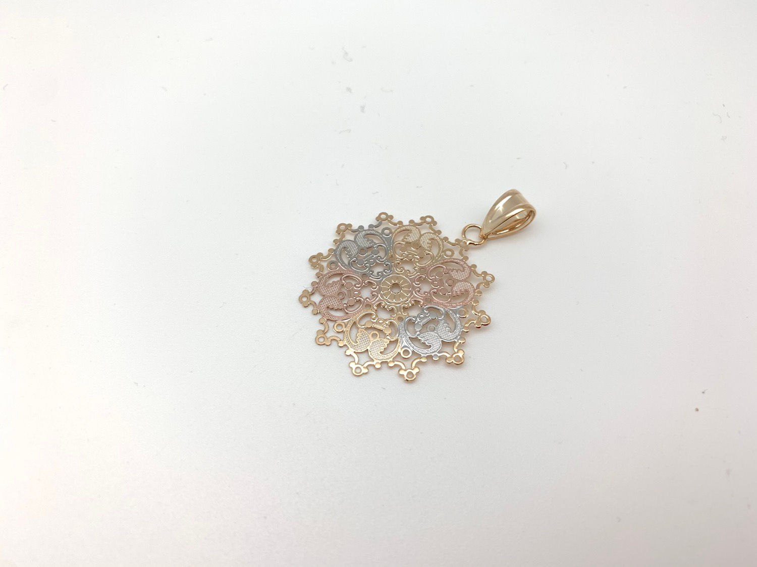 H143 Tricolor Lace Pendant