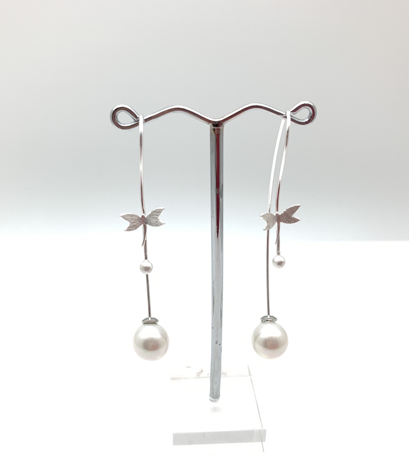 Thumbnail: ES434 Silver Tombo Pearl Swing Earrings