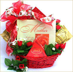 for-mom-with-love-gift-bask.jpg