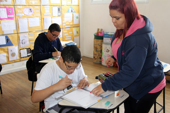 Educando para o Mundo - Prof. Ana Paula