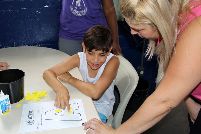 Educando para o Mundo - Prof. Ariane Cristina