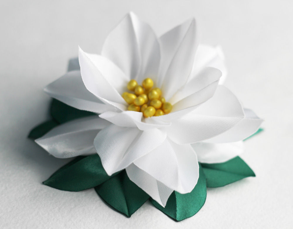 Кувшинка на зажиме