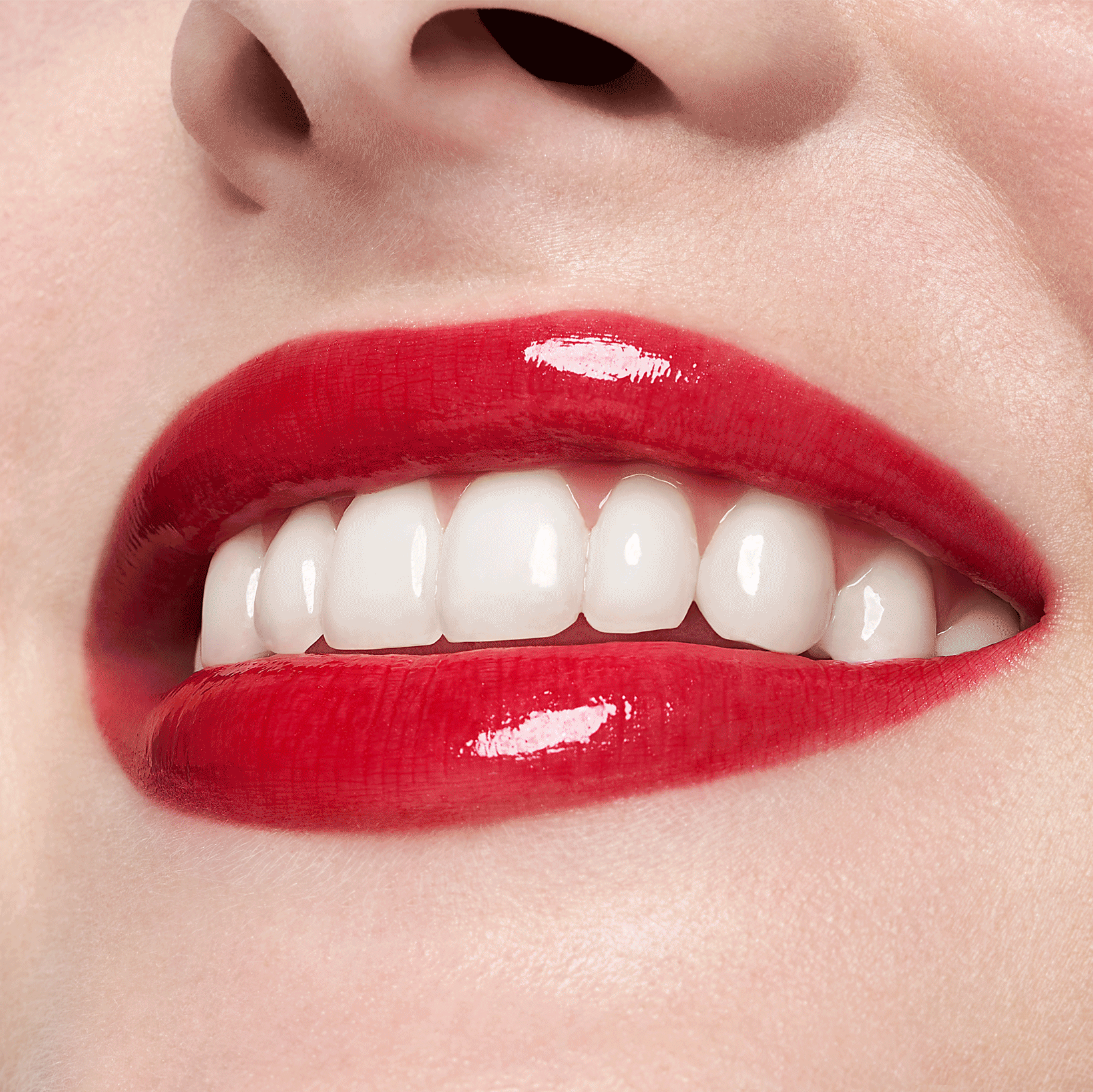 Red lips cosmetics | Emilie Desmeules Art - Photography & Professionnel photo retoucher