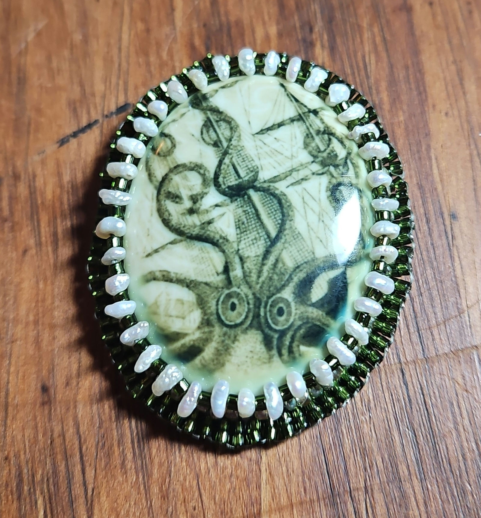 Kraken beaded brooch
