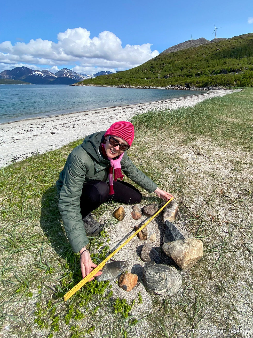 A volunteer is mapping a campfire and measuring its diameter as part of the Traceless Northern Lights tourism project in Tromsø.