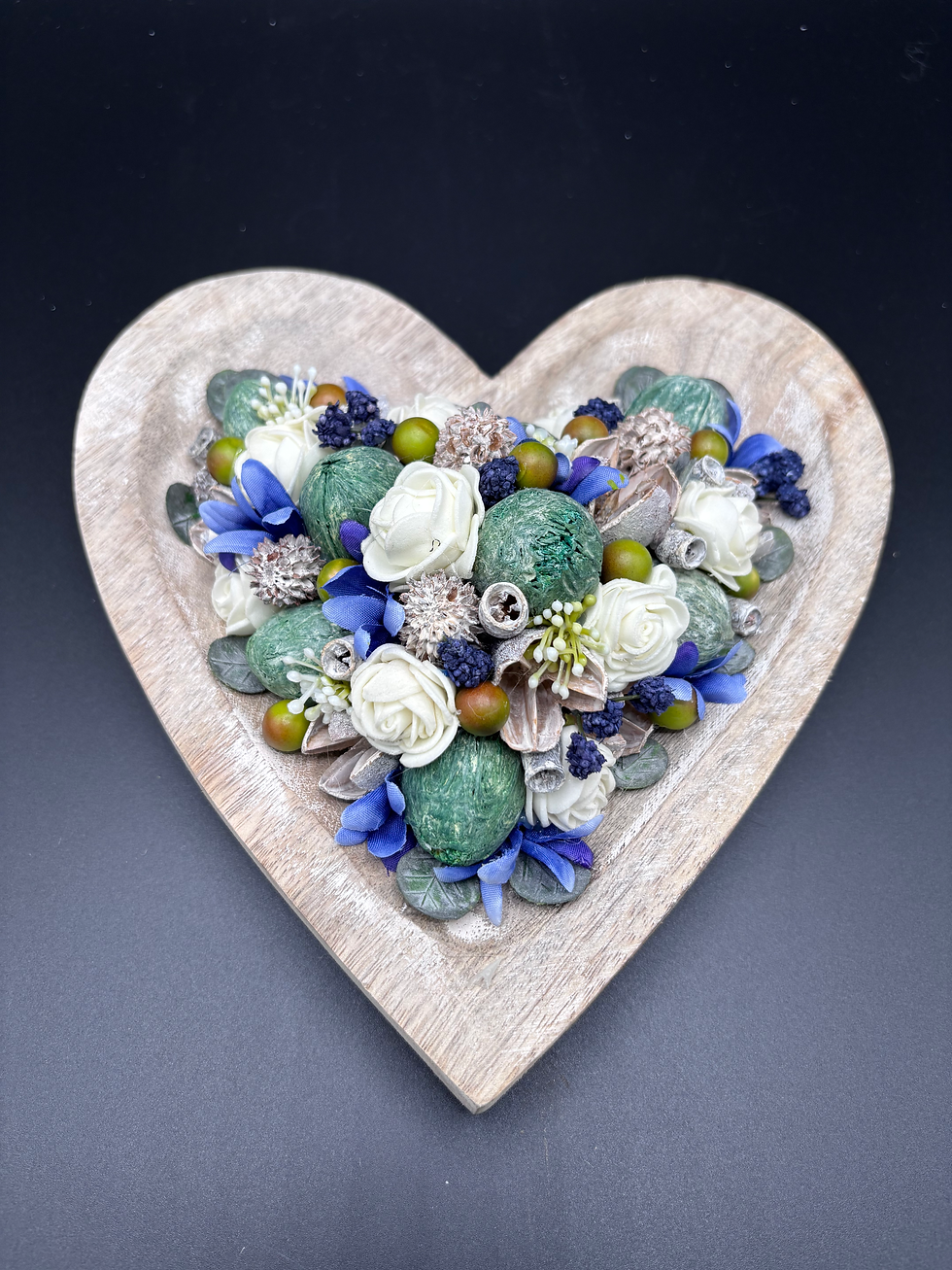 Thumbnail: Houten hart liggend