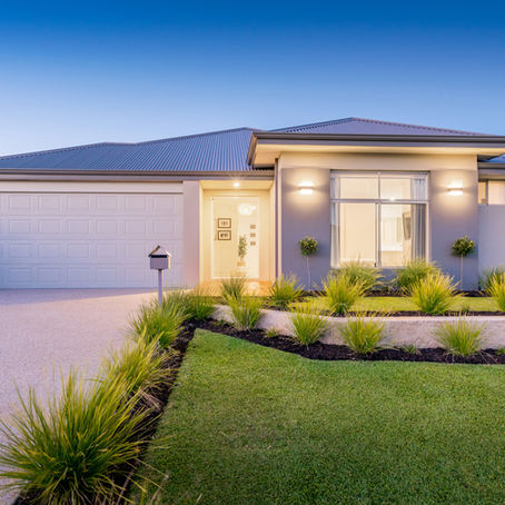 How to Maintain Curb Appeal During the Winter Months