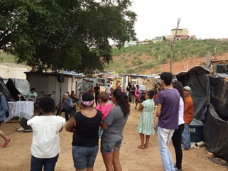 Missa acolhe acampados no terreno do Marilândia
