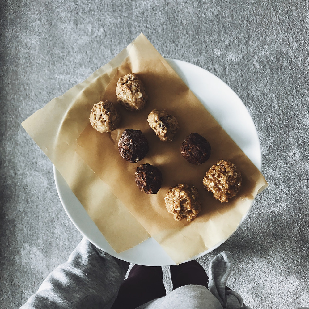 Protein ball recipe - super simple, no blender required. Healthy recipe.