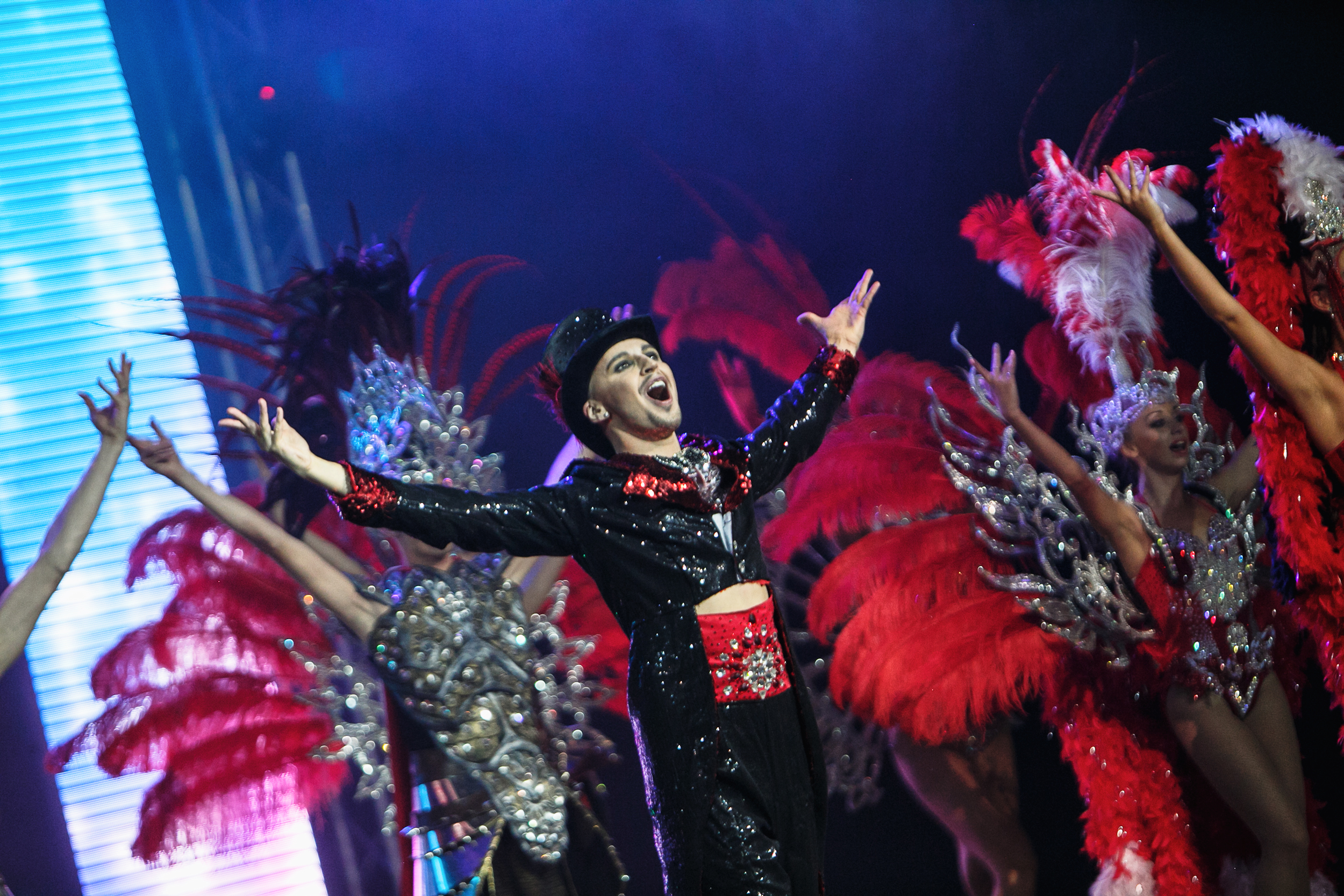 световое шоу. артисты на нг на корпоратив. фрик шоу костюмы. дорогие шоу. новогоднее представление.