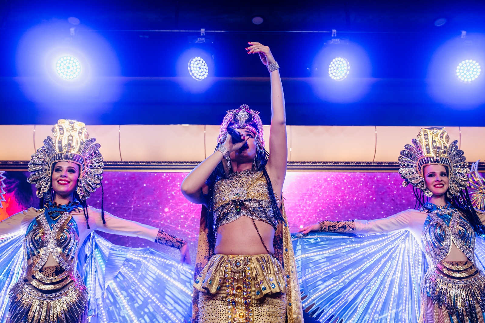 шоу гранд история в отеле