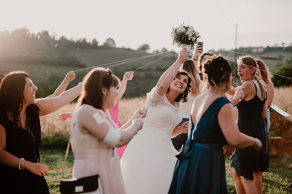 lancé de bouquet pour un reportage de mariage