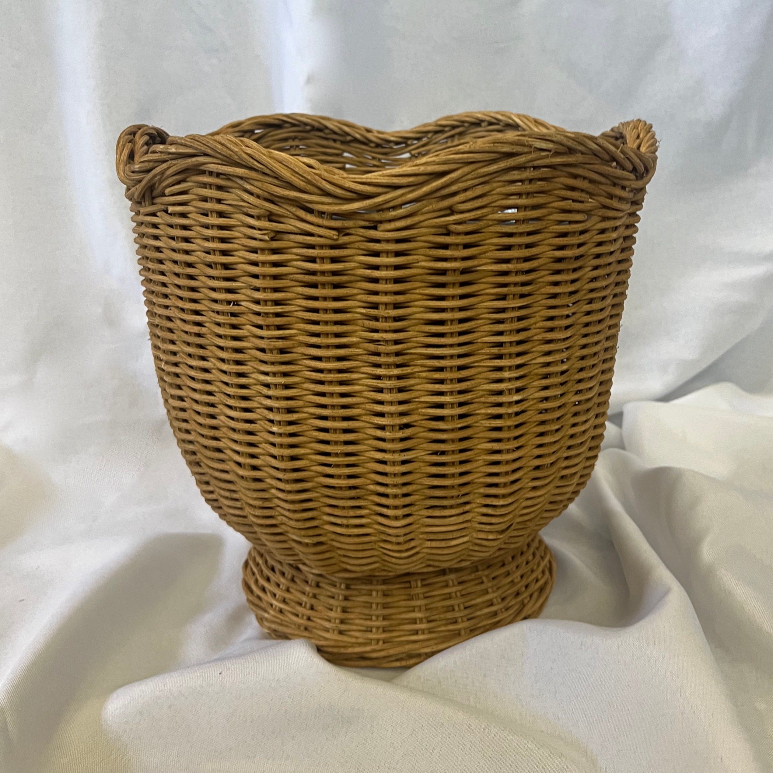 Small Scalloped Rattan Planter