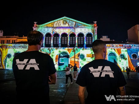 Concerto Origens no Largo da Alfândega, Florianópolis: projeção mapeada e Laser Mapping da VITAartBR no prédio do IPHAN, março de 2025