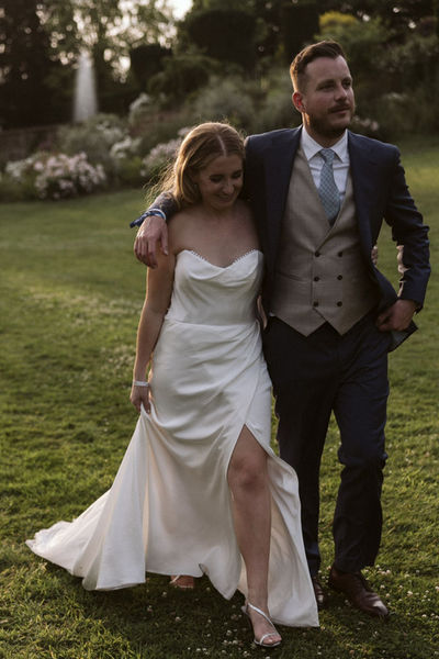 Berkeley Castle wedding, South West weddings, buttonhole, florist, styling, colourful, bouquet, candles, runners, wedding stylist, wedding inspiration, bride, groom, wedding season, local florist, local stylist, prop hire, rose, fairy light, long tables, round tables, linen, Cotswold florist, bows, spring wedding, summer wedding, buttonholes modern, wedding 2025, wedding 2026 white wedding monochrome spring wedding summer wedding autumn wedding autumnal wedding winter wedding table arrangements high florals floral arch cake flowers flower arch timeless wedding candlelight, church wedding