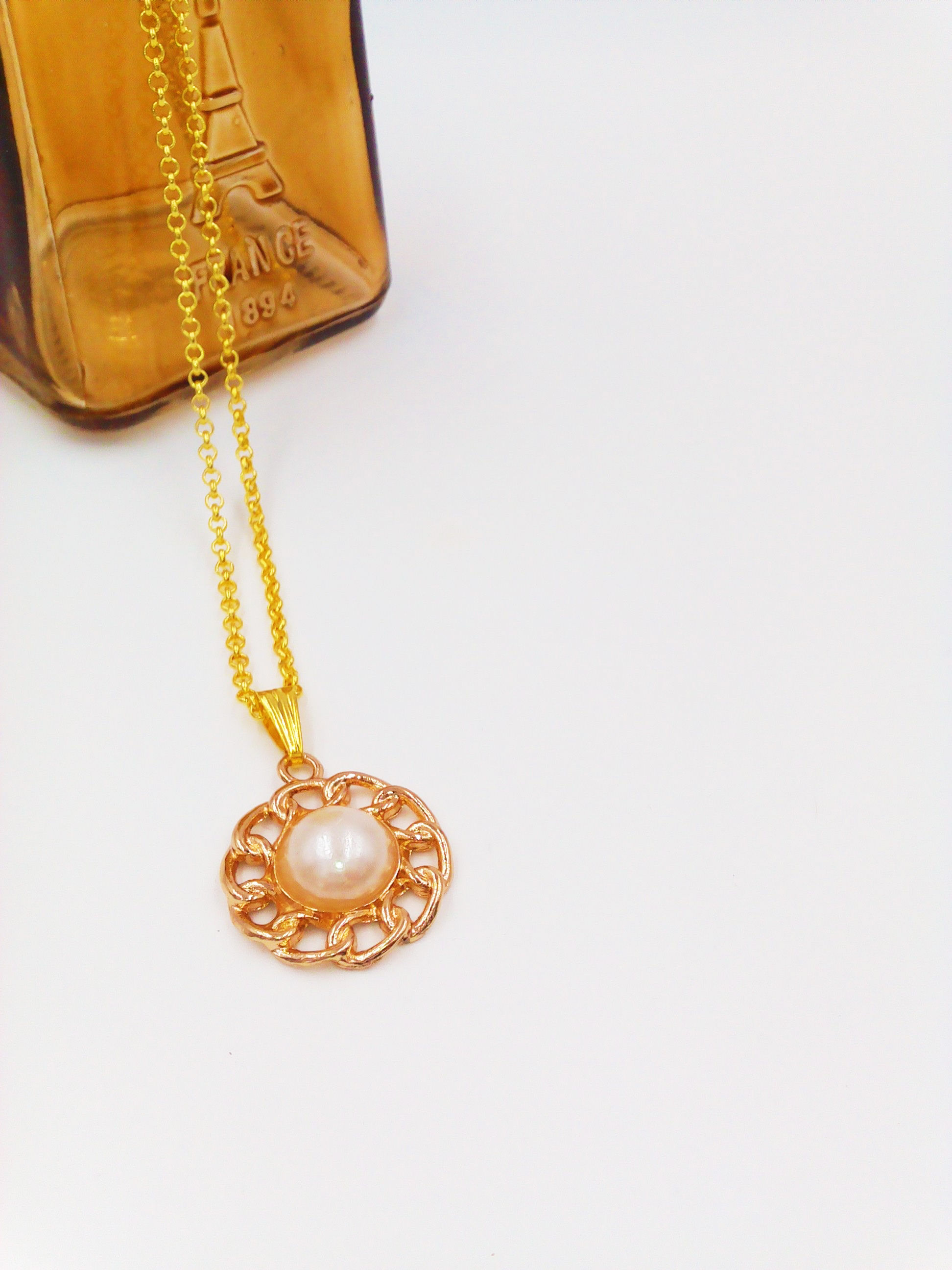 Beautiful pearl gold pendant 18k necklace