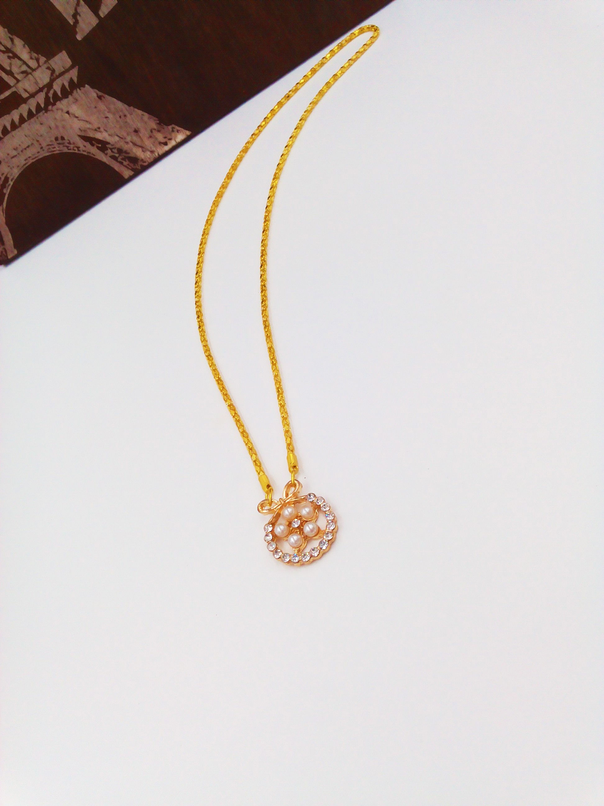 Women's lovely pearl pendant 18k gold necklace