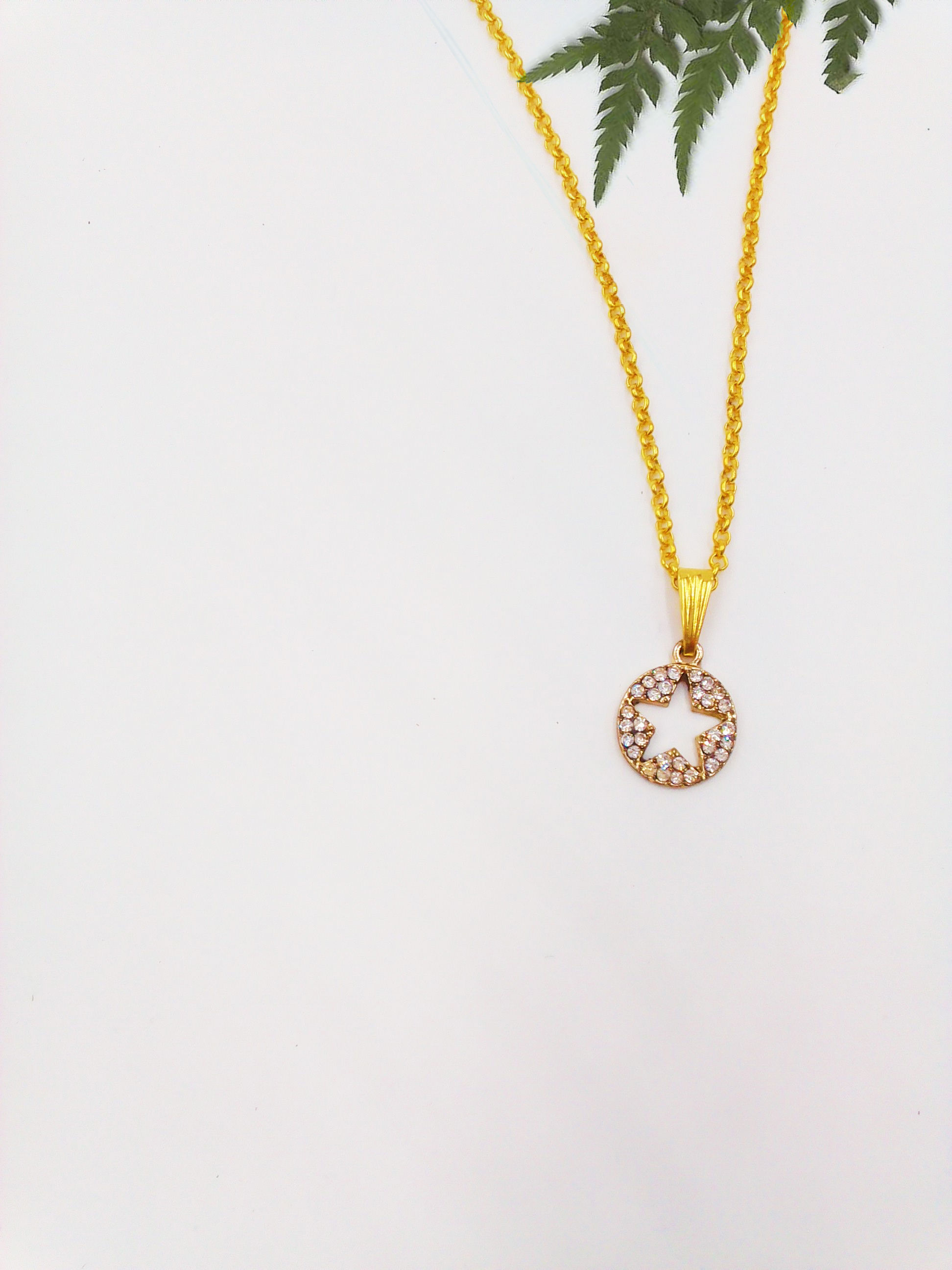 Star diamond pendant 18k gold necklace