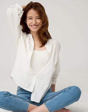 ハーバーヨガのインストラクターEMIANA