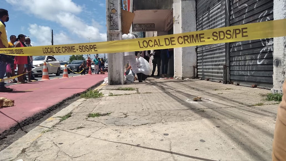 Elemento da Fechada de prédio se desprende e mata idosa de 60 anos, no Recife