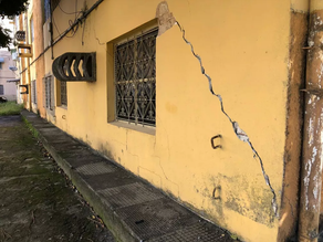Prédios com risco de tombamento começam a ser isolados no bairro Pinheiro