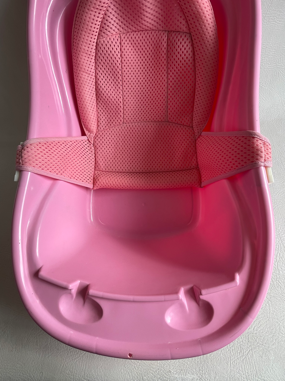 Miniatura: Bañera con soporte acolchado