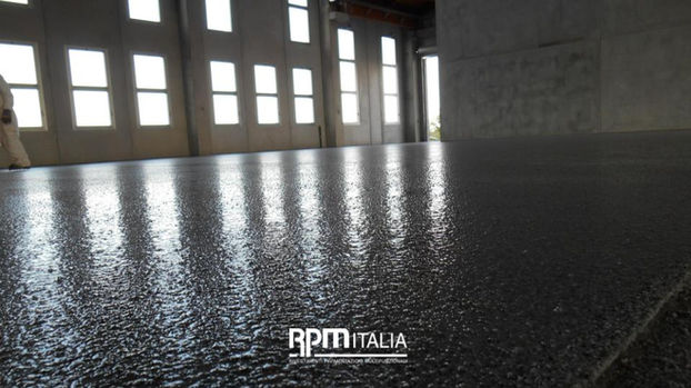 Dettaglio di un pavimento in resina per aziende alimentari con RPM Italia
