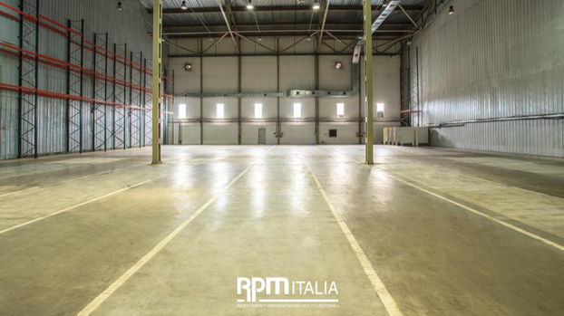 Pavimentazione in resina per capannoni industriali realizzata da RPM Italia