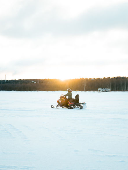 Snowride Lapland : safaris en motoneige dans l'Arctique