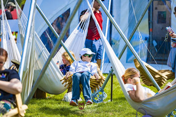 festival hangmatstructuur hangstoeltjes zomer lekker hangen
