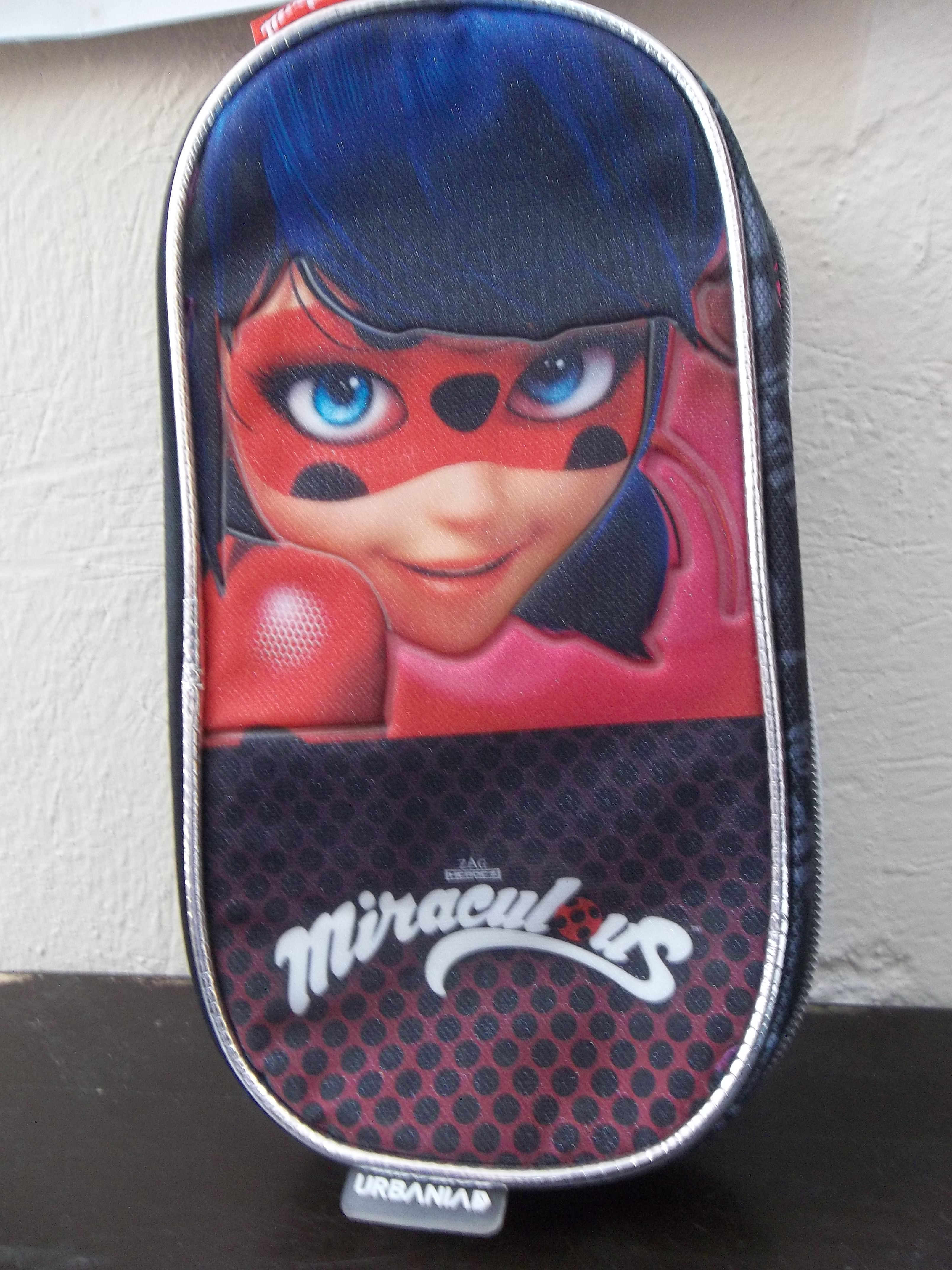 Estuchera Miraculous Trust Yourself Mediana Negra